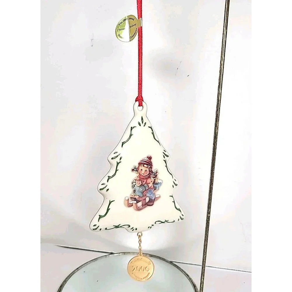 Danbury M.J. Hummel Christmas Ornament Tree 2006 MINT Riding Sleigh '06 Token